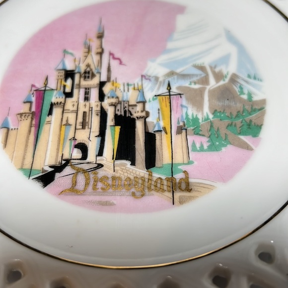 Disney Vintage Disneyland Resort Dining Plate With Castle Front Gold 22k Trim - Picture 2 of 5